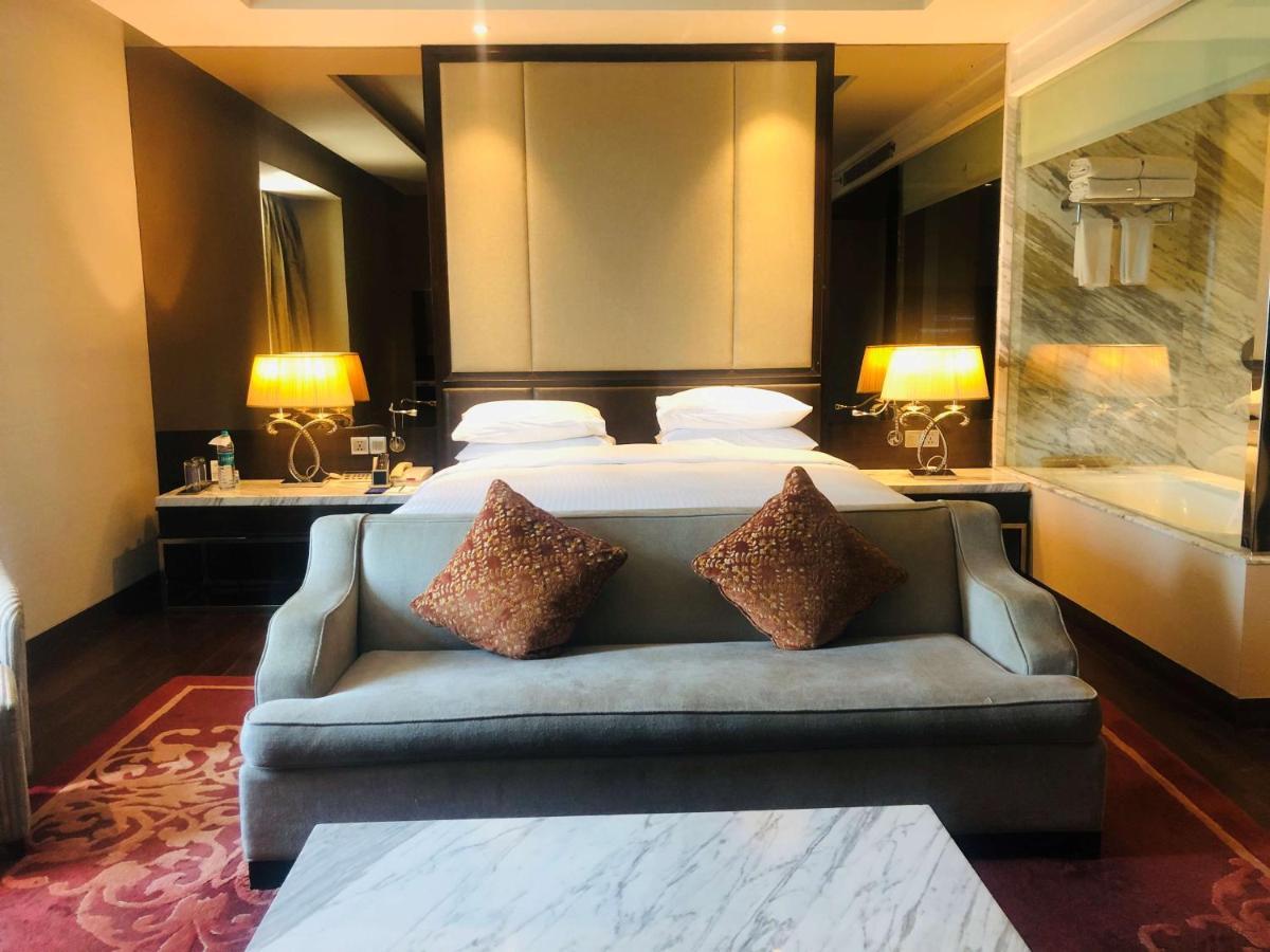 Radisson Blu Jaipur Hotel Ngoại thất bức ảnh