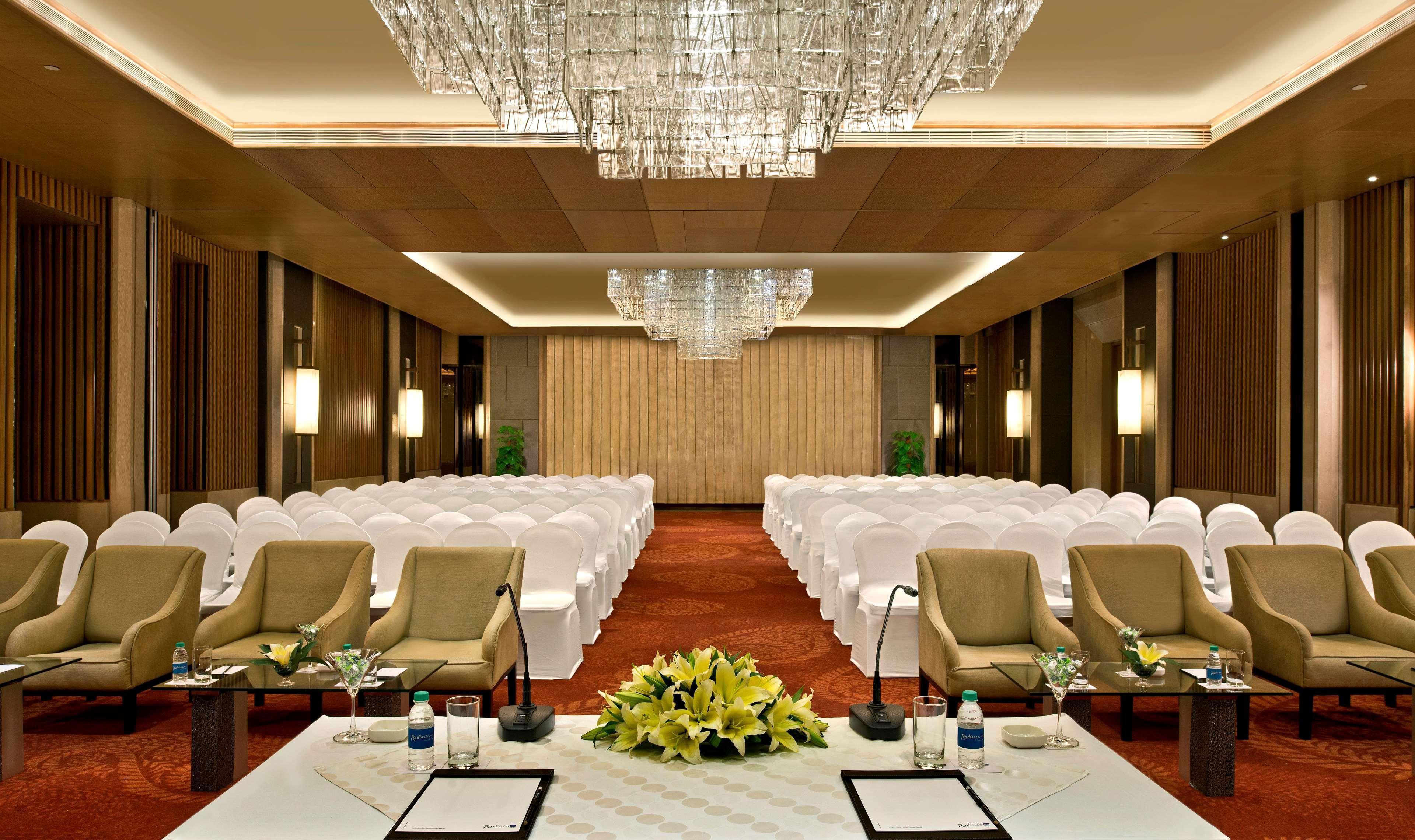 Radisson Blu Jaipur Hotel Ngoại thất bức ảnh