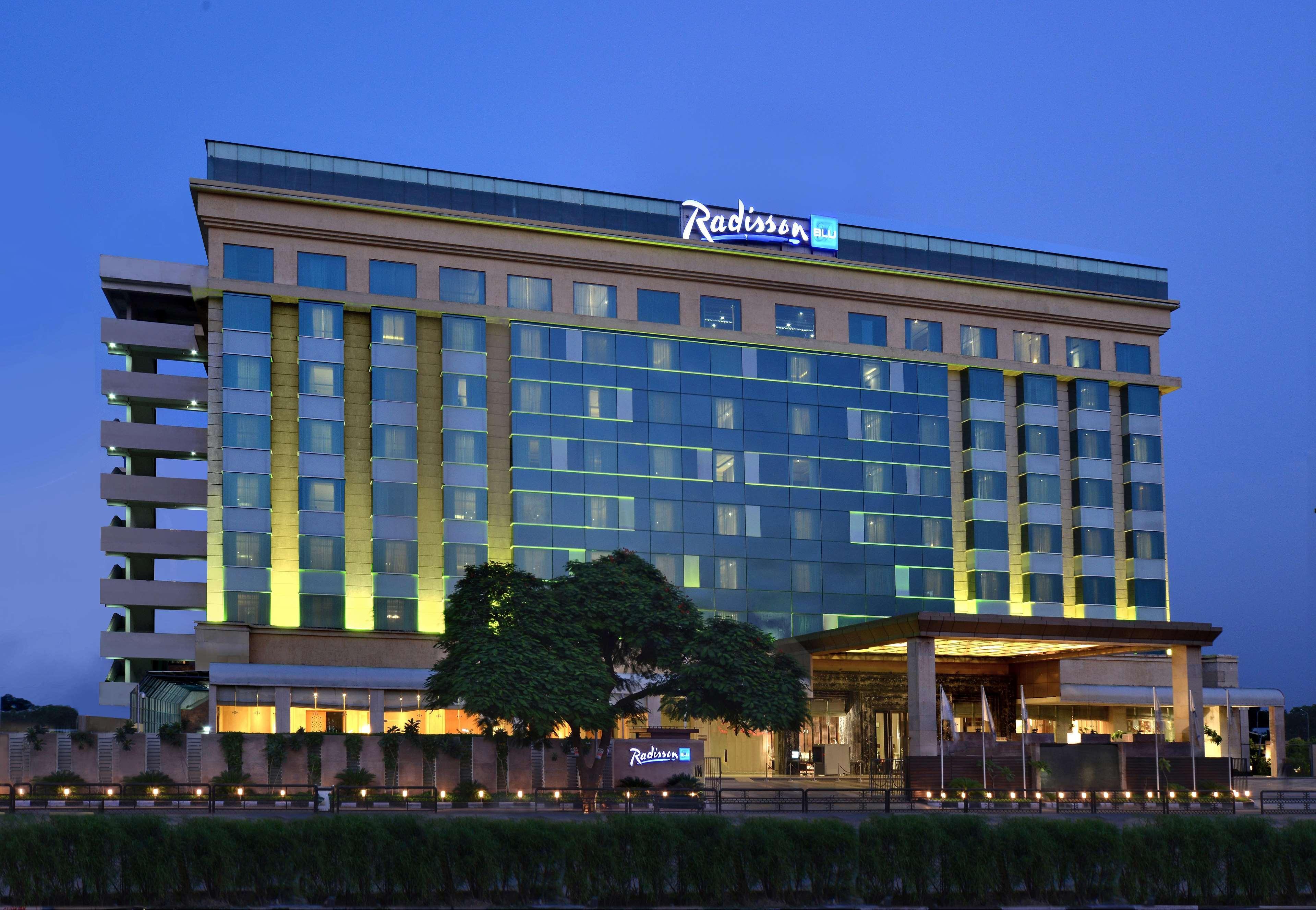 Radisson Blu Jaipur Hotel Ngoại thất bức ảnh