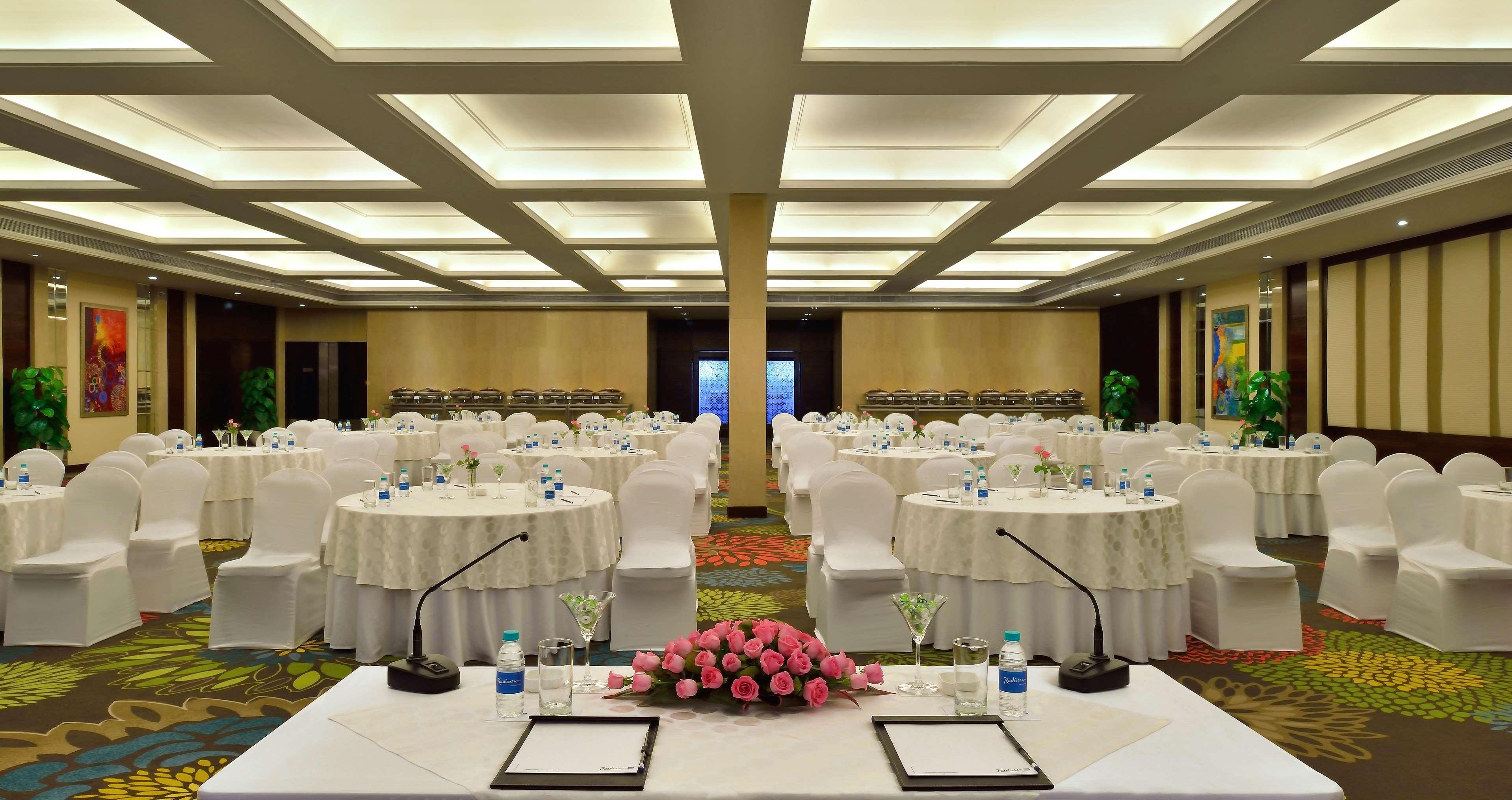 Radisson Blu Jaipur Hotel Ngoại thất bức ảnh