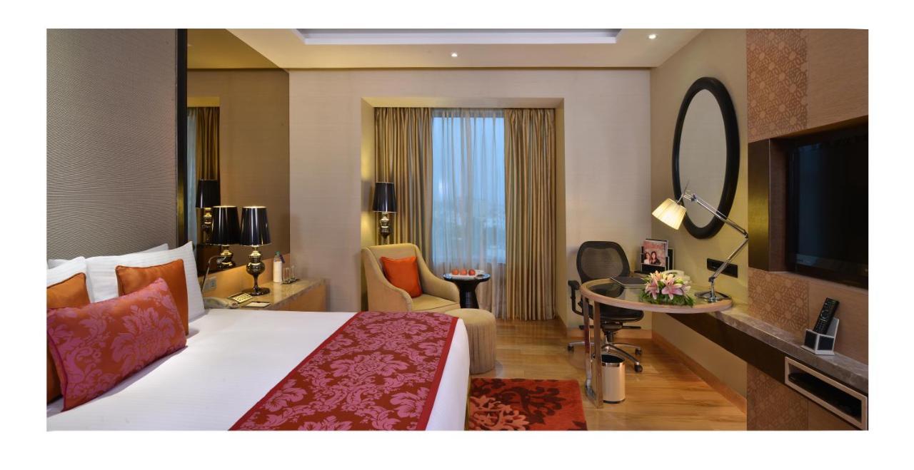 Radisson Blu Jaipur Hotel Ngoại thất bức ảnh